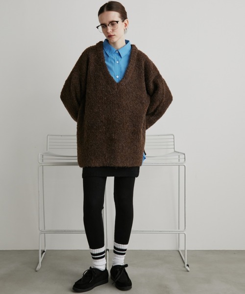 Auntie Rosa Holiday（アンティローザホリデー）の「ブークレオーバーサイズVネックニット（ニット/セーター・レディース・パープル/ブラウン/ブラック・FREE）」の8枚目の写真