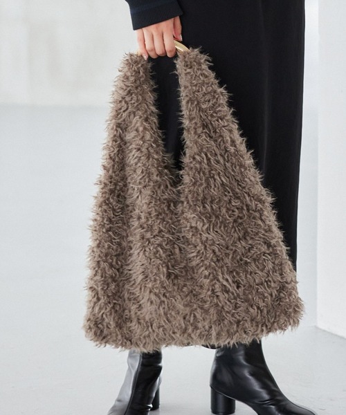 LE VERNIS（ル・ベルニ）の「BARNYARDSTORM / 【LE VERNIS(ルベルニ)】別注 / ファーメタルハンドルバッグ（ハンドバッグ・レディース・モカ/ベージュ・FREE）」の2枚目の写真