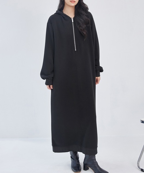 DAYRA(デイラ)の「裏起毛 ハーフジップ フーデット パーカー ワンピース(ワンピース・レディース・チャコールグレー/ブラック/ネイビー/ピンク系・S/FREE)」の5枚目の写真