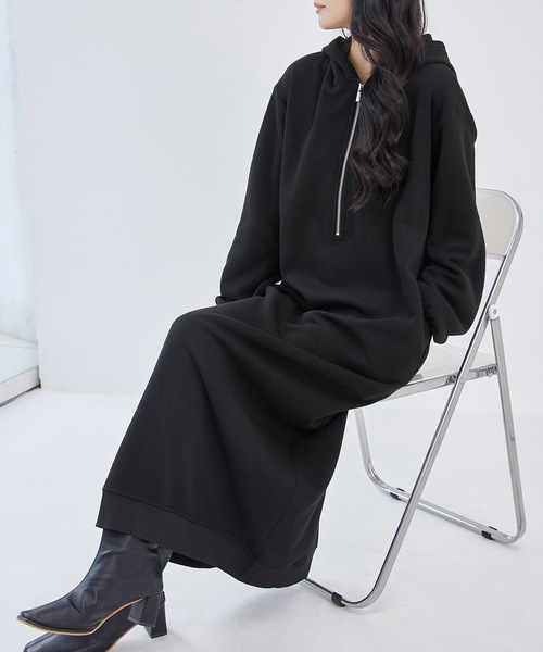DAYRA(デイラ)の「裏起毛 ハーフジップ フーデット パーカー ワンピース(ワンピース・レディース・チャコールグレー/ブラック/ネイビー/ピンク系・S/FREE)」の9枚目の写真
