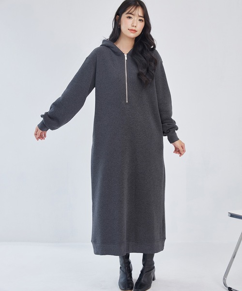 DAYRA(デイラ)の「裏起毛 ハーフジップ フーデット パーカー ワンピース(ワンピース・レディース・チャコールグレー/ブラック/ネイビー/ピンク系・S/FREE)」の10枚目の写真
