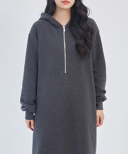 DAYRA(デイラ)の「裏起毛 ハーフジップ フーデット パーカー ワンピース(ワンピース・レディース・チャコールグレー/ブラック/ネイビー/ピンク系・S/FREE)」の11枚目の写真