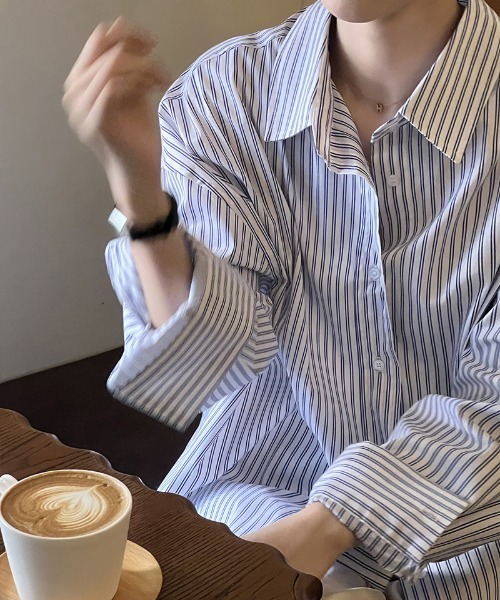 COCOMOMO(ココモモ)の「ダブルストライプシャツ オーバーサイズ ストライプシャツ 長袖 トップス 羽織り(シャツ/ブラウス・レディース・ブルー/ネイビー・M/L)」の16枚目の写真