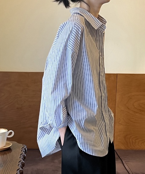 COCOMOMO(ココモモ)の「ダブルストライプシャツ オーバーサイズ ストライプシャツ 長袖 トップス 羽織り(シャツ/ブラウス・レディース・ブルー/ネイビー・M/L)」の9枚目の写真