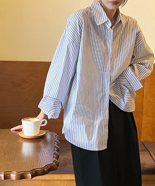 COCOMOMO(ココモモ)の「ダブルストライプシャツ オーバーサイズ ストライプシャツ 長袖 トップス 羽織り(シャツ/ブラウス・レディース・ブルー/ネイビー・M/L)」の8枚目の写真