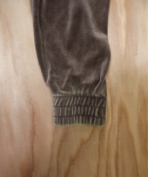 many men many mind（メニーメンメニーマインド）の「MANYMENMANYMINDS / パウダー加工ベロア/セットアップ/ZIPブルゾン/イージーワイドパンツ（セットアップ・メンズ・ブラウン/ブラック・X-LARGE/LARGE/MEDIUM）」の13枚目の写真