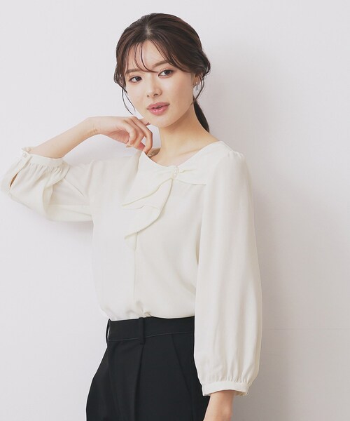 index（インデックス）の「パール調リボンブラウス【洗濯機洗い可/イージーアイロン】（シャツ/ブラウス・レディース・グリーン系/ネイビー/オフホワイト・36/42/38/40）」の4枚目の写真