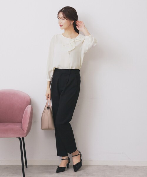 index（インデックス）の「パール調リボンブラウス【洗濯機洗い可/イージーアイロン】（シャツ/ブラウス・レディース・グリーン系/ネイビー/オフホワイト・36/42/38/40）」の5枚目の写真