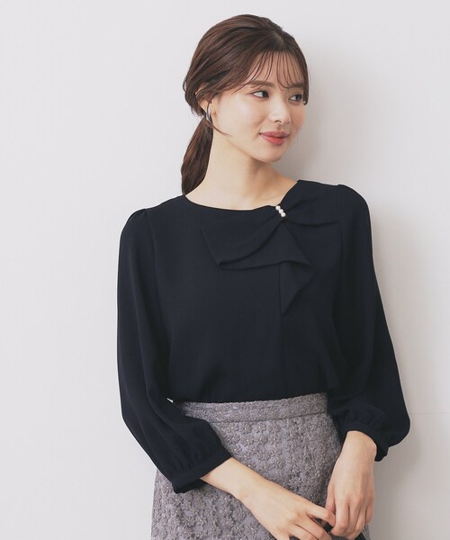 index（インデックス）の「パール調リボンブラウス【洗濯機洗い可/イージーアイロン】（シャツ/ブラウス・レディース・グリーン系/ネイビー/オフホワイト・36/42/38/40）」の8枚目の写真