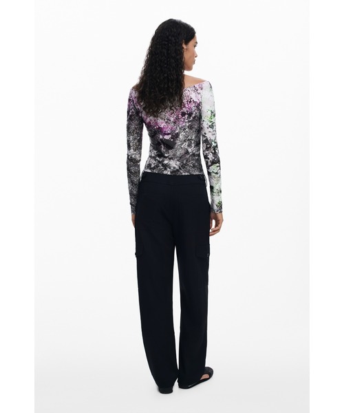 Desigual（デシグアル）の「クリスチャン・ラクロワ フローラルプリント ボートネック長袖Tシャツ（Tシャツ/カットソー・レディース・レッド・S/M/L/XL/XS）」の4枚目の写真