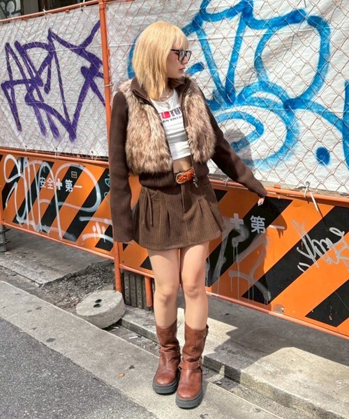 ACLENT(アクレント)の「コーデュロイタックミニスカート(スカート・レディース・ブラウン/ブラック・X-SMALL/SMALL/MEDIUM)」の13枚目の写真