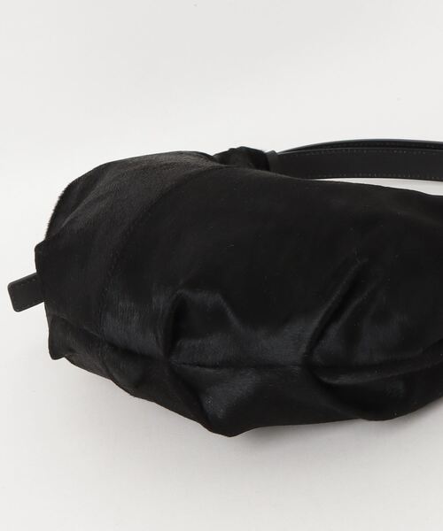 NOTHING WRITTEN(ナッシングリトゥン)の「NOTHING WRITTEN / ナッシングリトゥン Calf-hair shoulder mini bag ショルダーバッグ(ショルダーバッグ・レディース・ブラック・FREE)」の8枚目の写真