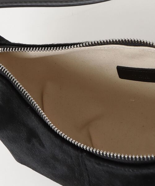 NOTHING WRITTEN(ナッシングリトゥン)の「NOTHING WRITTEN / ナッシングリトゥン Calf-hair shoulder mini bag ショルダーバッグ(ショルダーバッグ・レディース・ブラック・FREE)」の9枚目の写真