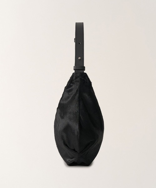 NOTHING WRITTEN(ナッシングリトゥン)の「NOTHING WRITTEN / ナッシングリトゥン Calf-hair shoulder mini bag ショルダーバッグ(ショルダーバッグ・レディース・ブラック・FREE)」の2枚目の写真