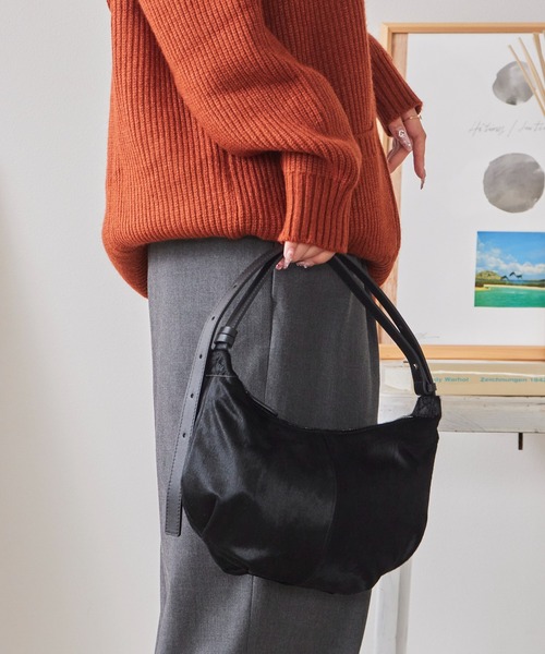 NOTHING WRITTEN(ナッシングリトゥン)の「NOTHING WRITTEN / ナッシングリトゥン Calf-hair shoulder mini bag ショルダーバッグ(ショルダーバッグ・レディース・ブラック・FREE)」の3枚目の写真
