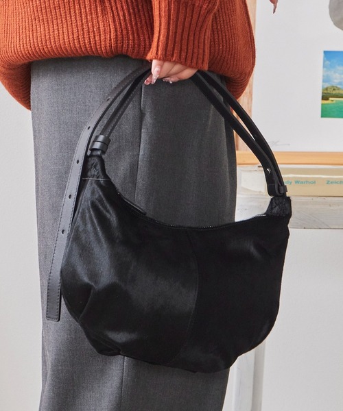 NOTHING WRITTEN(ナッシングリトゥン)の「NOTHING WRITTEN / ナッシングリトゥン Calf-hair shoulder mini bag ショルダーバッグ(ショルダーバッグ・レディース・ブラック・FREE)」の16枚目の写真