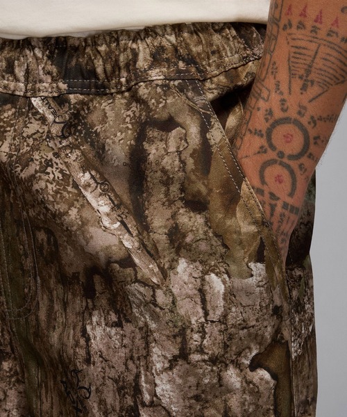 JORDAN BRAND(ジョーダンブランド)の「JORDAN BRAND M J BRK WVN PANT RLT / ジョーダン ブランド ジョーダン BRK ウーヴン パンツ RLT / NIKE【SP】(その他パンツ・メンズ・リアルツリーカモ・S/M/L/XL/XXL)」の4枚目の写真