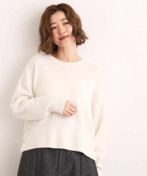 grove（グローブ）の「【洗える】レイヤードにもおすすめ！サイド釦ニット（ニット/セーター・レディース・チャコールグレー/オフホワイト/ピンク/ブルー/ナチュラル・02/03/04/05/01）」の2枚目の写真