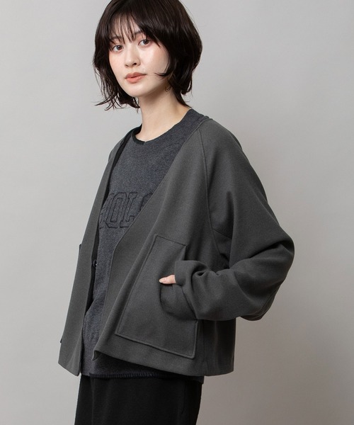Munich（ミューニック）の「ウールライクフリースショートジャケット（ノーカラージャケット・レディース・モカ/ダークグレー・FREE）」の2枚目の写真