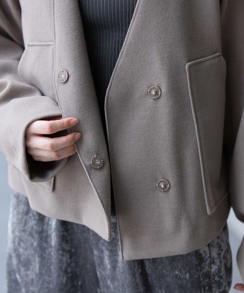 Munich（ミューニック）の「ウールライクフリースショートジャケット（ノーカラージャケット・レディース・モカ/ダークグレー・FREE）」の4枚目の写真