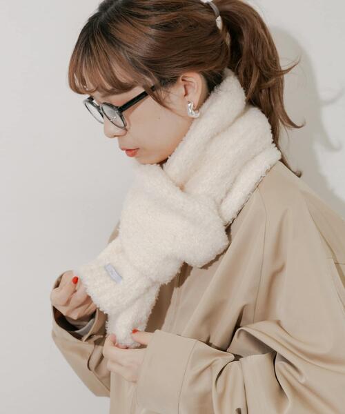 SMELLY（スメリー）の「ボアニットマフラー（マフラー・レディース・グレー/アイボリー/ブラック/ベージュ・-）」の6枚目の写真