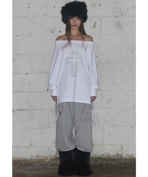 FANCY CLUB(ファンシークラブ)の「A'GEM/9 × .kom 『FANCY CLUB/ファンシークラブ』DIVINE CROSS OFF-SHOULDER TEE /クロスオフショルダー長袖Tシャツ(Tシャツ/カットソー・レディース・ブラック/ホワイト・FREE)」の13枚目の写真