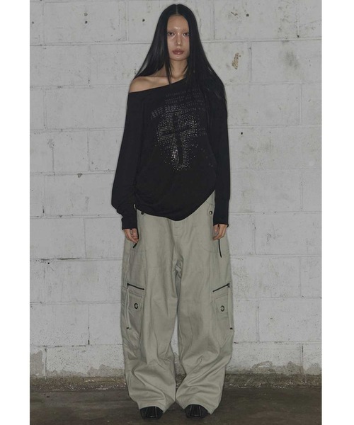 FANCY CLUB(ファンシークラブ)の「A'GEM/9 × .kom 『FANCY CLUB/ファンシークラブ』DIVINE CROSS OFF-SHOULDER TEE /クロスオフショルダー長袖Tシャツ(Tシャツ/カットソー・レディース・ブラック/ホワイト・FREE)」の6枚目の写真