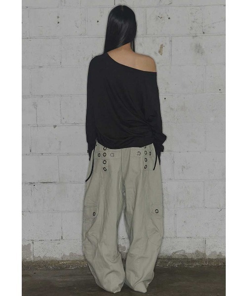 FANCY CLUB(ファンシークラブ)の「A'GEM/9 × .kom 『FANCY CLUB/ファンシークラブ』DIVINE CROSS OFF-SHOULDER TEE /クロスオフショルダー長袖Tシャツ(Tシャツ/カットソー・レディース・ブラック/ホワイト・FREE)」の8枚目の写真