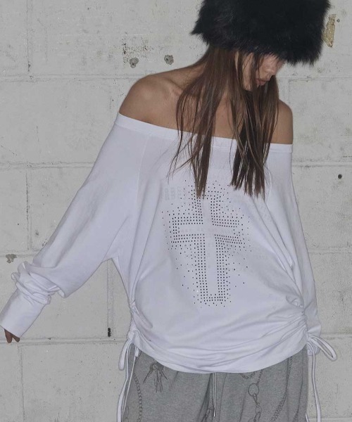FANCY CLUB(ファンシークラブ)の「A'GEM/9 × .kom 『FANCY CLUB/ファンシークラブ』DIVINE CROSS OFF-SHOULDER TEE /クロスオフショルダー長袖Tシャツ(Tシャツ/カットソー・レディース・ブラック/ホワイト・FREE)」の9枚目の写真