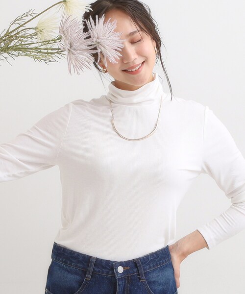 DRESKIP（ドレスキップ）の「【S-LL/吸湿発熱】なめらかとろみ インナータートル（Tシャツ/カットソー・レディース・ブラック/オレンジ/オフホワイト/ブルー/ブラック系2/イエロー系2/ダークブラウン・02/03/04/01）」の2枚目の写真