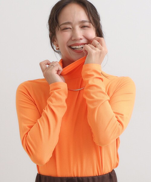 DRESKIP（ドレスキップ）の「【S-LL/吸湿発熱】なめらかとろみ インナータートル（Tシャツ/カットソー・レディース・ブラック/オレンジ/オフホワイト/ブルー/ブラック系2/イエロー系2/ダークブラウン・02/03/04/01）」の7枚目の写真