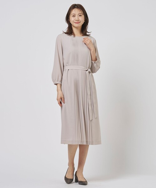 J.PRESS(ジェイプレス)の「ノルディス2wayジョーゼット フロントプリーツ ワンピース(ワンピース・レディース・ベージュ系・T17/T15/T13)」の13枚目の写真