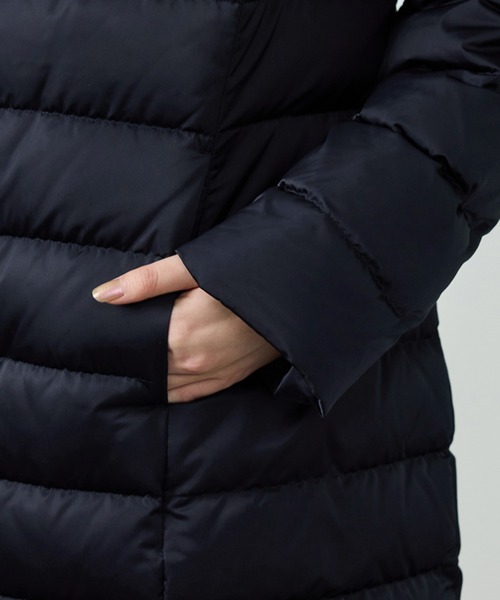 ROPE'(ロペ)の「サテンロング丈ダウンコート/イージーケア(ダウンジャケット/コート・レディース・ネイビー/ブラック・36/38)」の9枚目の写真