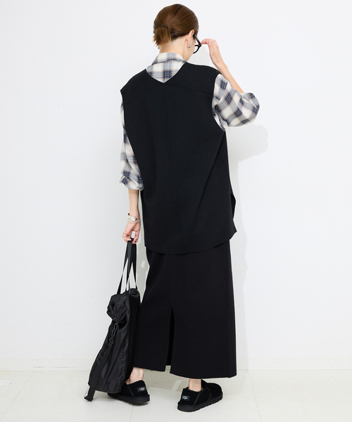 SLOBE IENA(スローブイエナ)の「《WEB限定/追加2》ダブルフェイスニットベスト(ベスト・レディース・ブラック/チャコールグレー・FREE)」の3枚目の写真