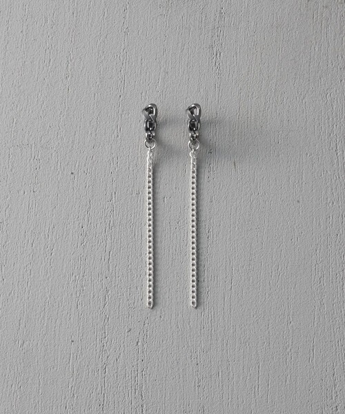 and cloud（アンドクラウド）の「Chain Charm Earring（イヤリング・レディース・ブラック系その他・FREE）」の2枚目の写真