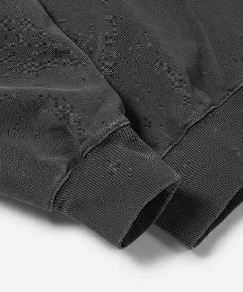 FRIZMWORKS（フリズムワークス）の「BLACK FLAG PIGMENT DYEING SWEATSHIRT _ CHARCOAL（スウェット・メンズ・その他・SMALL/MEDIUM/LARGE/X-LARGE）」の6枚目の写真