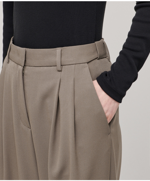 MUSINSA STANDARD WOMAN（ムシンサスタンダードウーマン）の「ウィメンズ ハイウエスト ワイド ヒドゥンバンディング スラックス [ダスティベージュ]（スラックス・レディース・その他・30/31/24/25/26/27/28/29）」の6枚目の写真