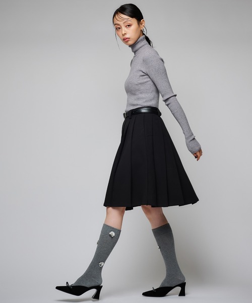 Narcissus(ナルシス)の「プリーツミディスカート/ミディアム丈/オフィスカジュアル/ベルト付き(スカート・レディース・グレー/ブラック・FREE)」の3枚目の写真