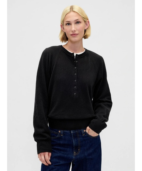 GAP(ギャップ)の「CashSoft カシミヤタッチ ヘンリーネックセーター(ニット/セーター・レディース・ピンク/ブルー/ブラック/ベージュ・L/S/XS/XXS/XL/M)」の2枚目の写真