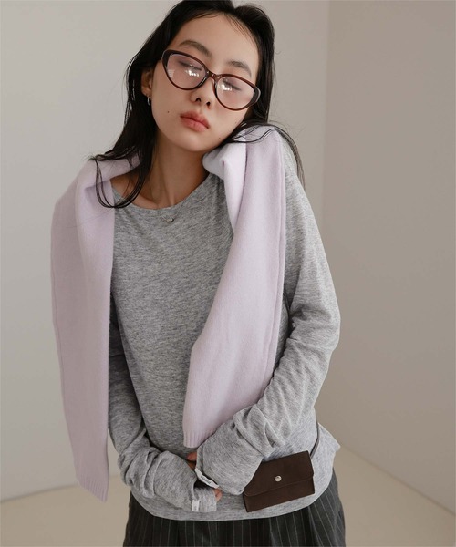 miette(ミエット)の「フィンガーホールシアートップス(Tシャツ/カットソー・レディース・カーキ/グレイッシュベージュ/ライトブルー/杢グレー/オフホワイト/ブラック系その他/ホワイト系その他・S/M/L)」の4枚目の写真