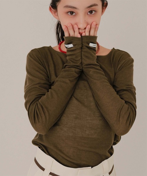 miette(ミエット)の「フィンガーホールシアートップス(Tシャツ/カットソー・レディース・カーキ/グレイッシュベージュ/ライトブルー/杢グレー/オフホワイト/ブラック系その他/ホワイト系その他・S/M/L)」の6枚目の写真