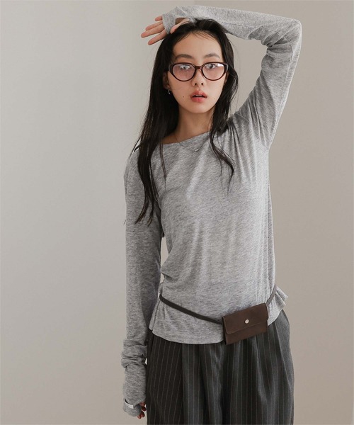 miette(ミエット)の「フィンガーホールシアートップス(Tシャツ/カットソー・レディース・カーキ/グレイッシュベージュ/ライトブルー/杢グレー/オフホワイト/ブラック系その他/ホワイト系その他・S/M/L)」の16枚目の写真