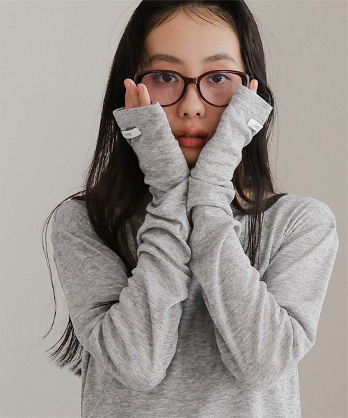 miette(ミエット)の「フィンガーホールシアートップス(Tシャツ/カットソー・レディース・カーキ/グレイッシュベージュ/ライトブルー/杢グレー/オフホワイト/ブラック系その他/ホワイト系その他・S/M/L)」の19枚目の写真