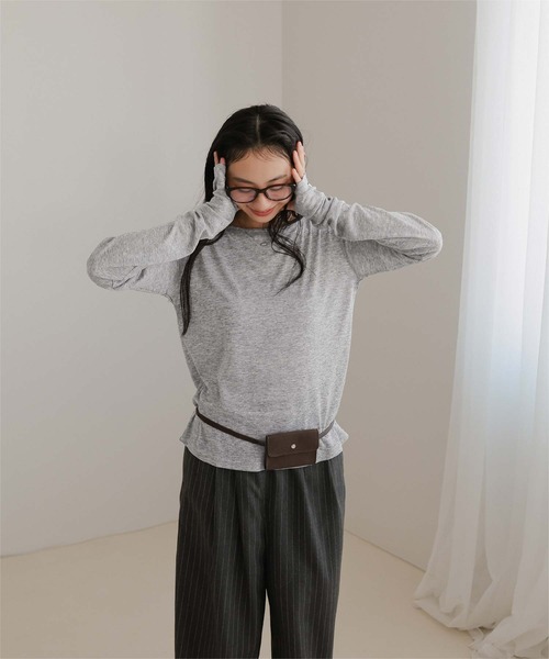 miette(ミエット)の「フィンガーホールシアートップス(Tシャツ/カットソー・レディース・カーキ/グレイッシュベージュ/ライトブルー/杢グレー/オフホワイト/ブラック系その他/ホワイト系その他・S/M/L)」の20枚目の写真
