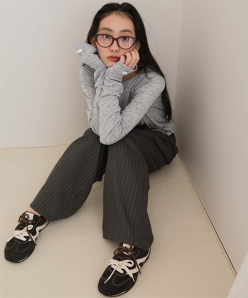 miette(ミエット)の「フィンガーホールシアートップス(Tシャツ/カットソー・レディース・カーキ/グレイッシュベージュ/ライトブルー/杢グレー/オフホワイト/ブラック系その他/ホワイト系その他・S/M/L)」の21枚目の写真