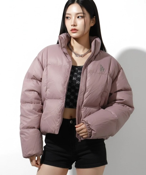 MLB Korea(エムエルビーコリア)の「【MLB KOREA/エムエルビーコリア】Cropped Curve Padding Down JKT/ クロップド カーブ パディング ダウンジャケット(ダウンジャケット/コート・レディース・ブラック/ラベンダー/ブラウン・S/M)」の3枚目の写真