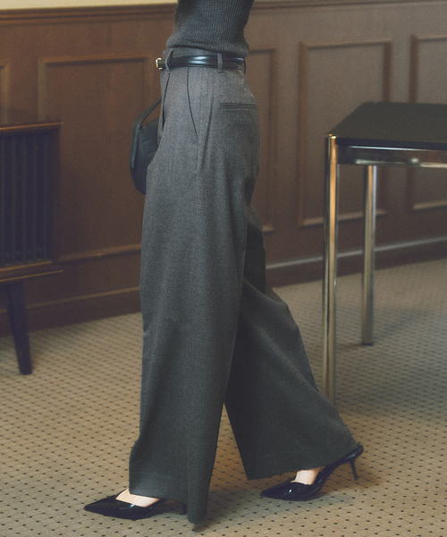 plage(プラージュ)の「toulou wide slax パンツ(スラックス・レディース・チャコールグレー/キャメル・38/34)」の8枚目の写真