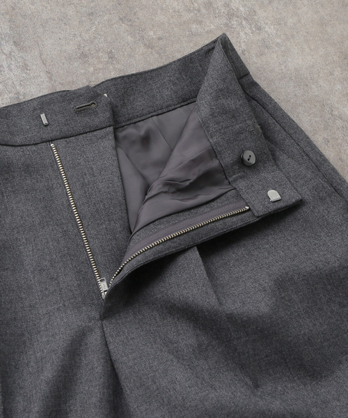 plage(プラージュ)の「toulou wide slax パンツ(スラックス・レディース・チャコールグレー/キャメル・38/34)」の19枚目の写真