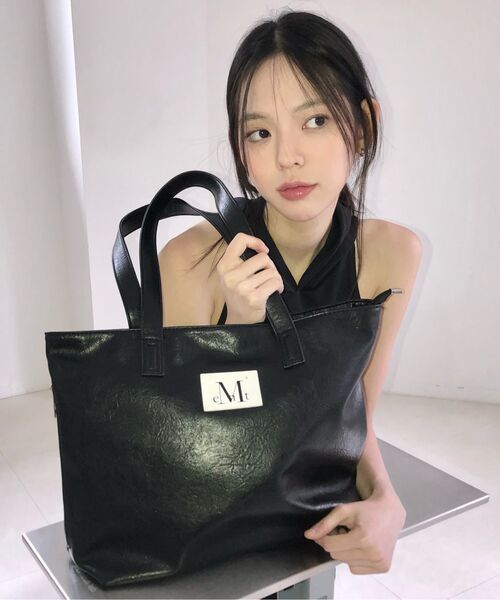 MUCENT(ムセント)の「リエンヌサイドジッパーレザーショルダーバッグ 男女共用 (2カラー)(ショルダーバッグ・レディース・ブラック/ブラウン・FREE)」の16枚目の写真