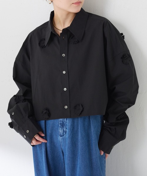 PROVOKE (プロヴォーク)の「PROVOKE別注/フラワーモチーフシャツ(シャツ/ブラウス・レディース・サックスブルー/ブラック・FREE)」の3枚目の写真